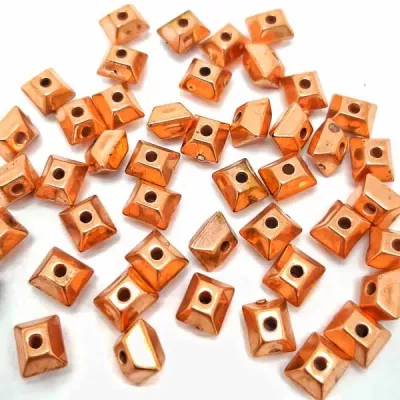 Квадрат пластик D6, бронза, 50 шт