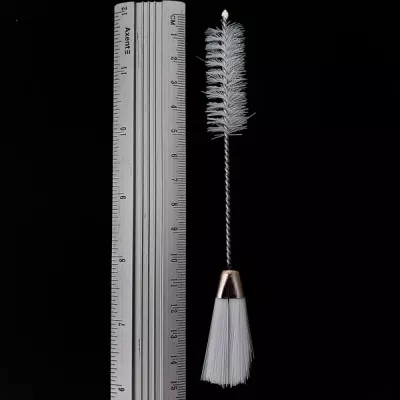 кисточка для чистки машин с металлической основой