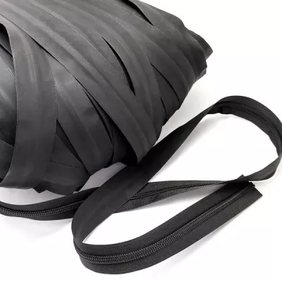 Молния в рулоне тип 7 черная прорезиненная