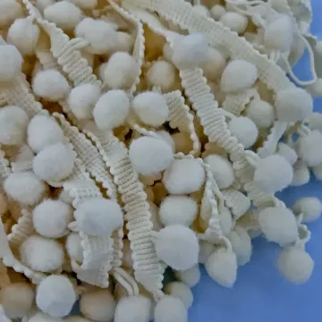 Лента с помпонами кремовая, 2см