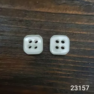 Ґудзик сорочковий білий, 9 мм