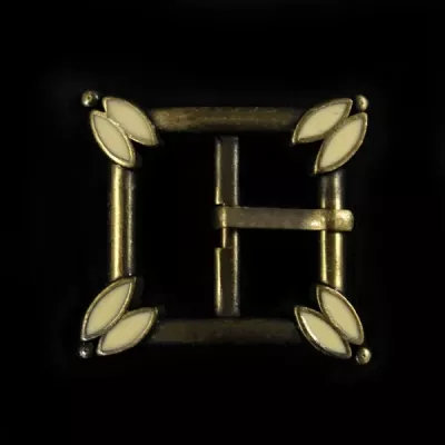 Украшение А545 пряжка с эмалью на уголках