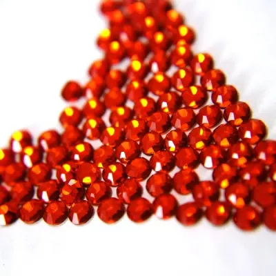 Стразы клеевые алые 