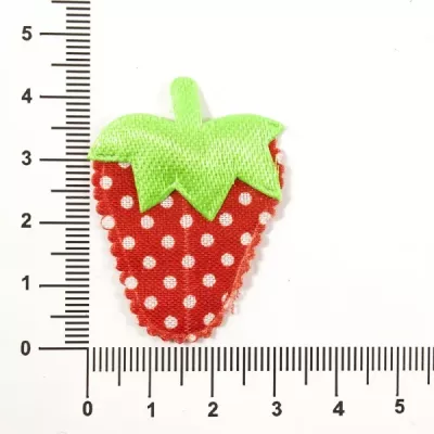 Аппликация пришивная клубничка  
